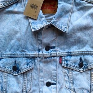 NEW Levi’s Jean Trucker Jacket - $55 XL